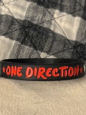 Official One Direction 2014 Tour Concert Merch Silicone Wristband Bracelet